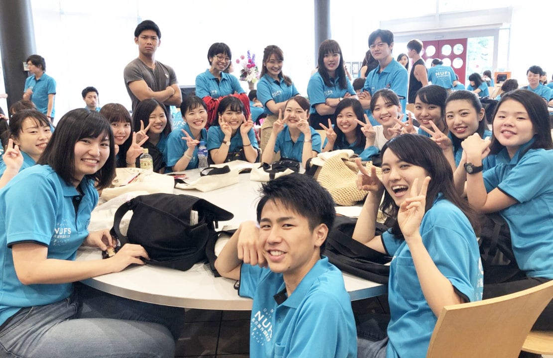 名古屋外語大オープンキャンパスでの学生